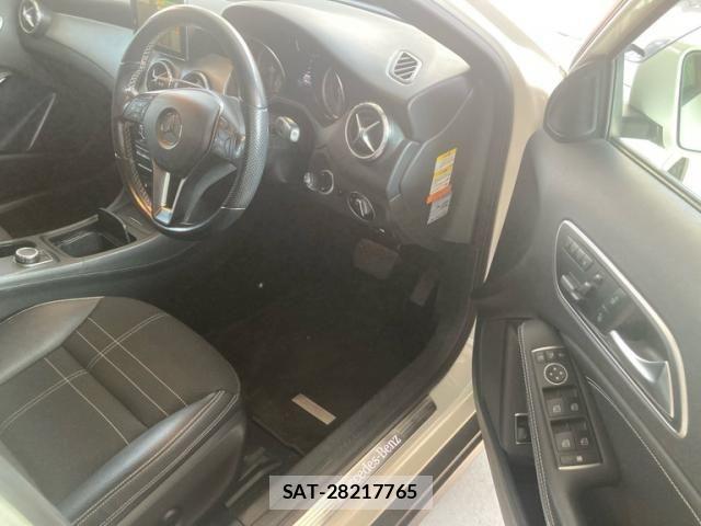 Mercedes Benz GLA-CLASS 2014-09 8100393-12