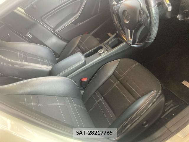 Mercedes Benz GLA-CLASS 2014-09 8100393-13