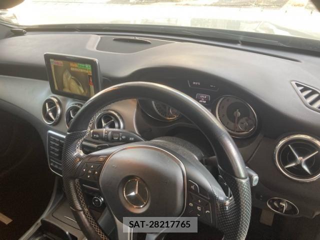Mercedes Benz GLA-CLASS 2014-09 8100393-14