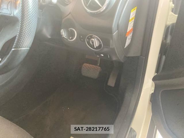Mercedes Benz GLA-CLASS 2014-09 8100393-17