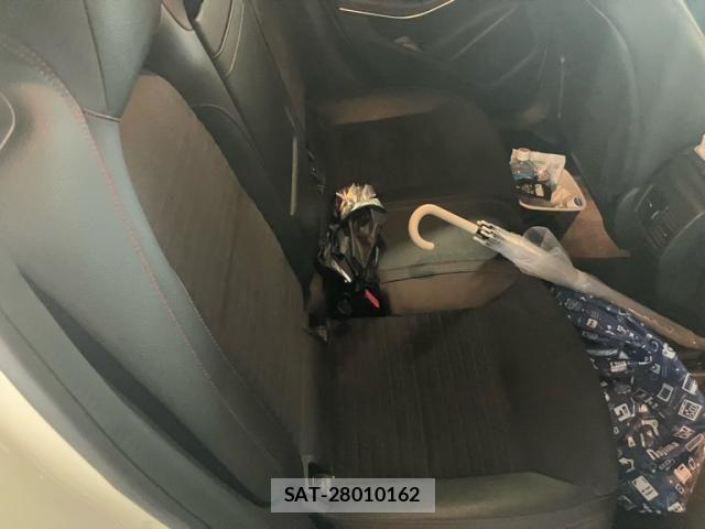 Mercedes Benz GLA-CLASS 2015-09 8158797-17