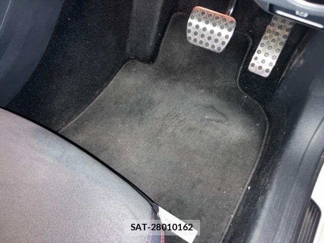 Mercedes Benz GLA-CLASS 2015-09 8158797-19