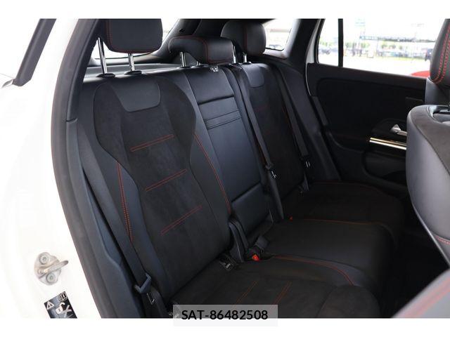 Mercedes Benz GLA-CLASS 2021-08 8208674-28