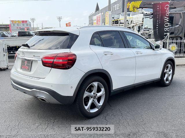 Mercedes Benz GLA-CLASS 2020-01 8208676-1