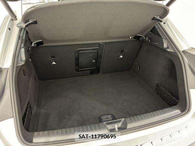 Mercedes Benz GLA-CLASS 2019-09 8208675-16