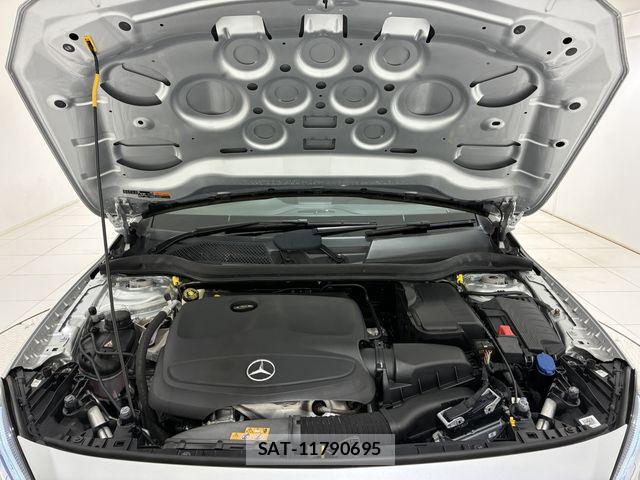 Mercedes Benz GLA-CLASS 2019-09 8208675-17