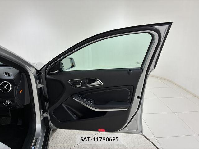 Mercedes Benz GLA-CLASS 2019-09 8208675-5