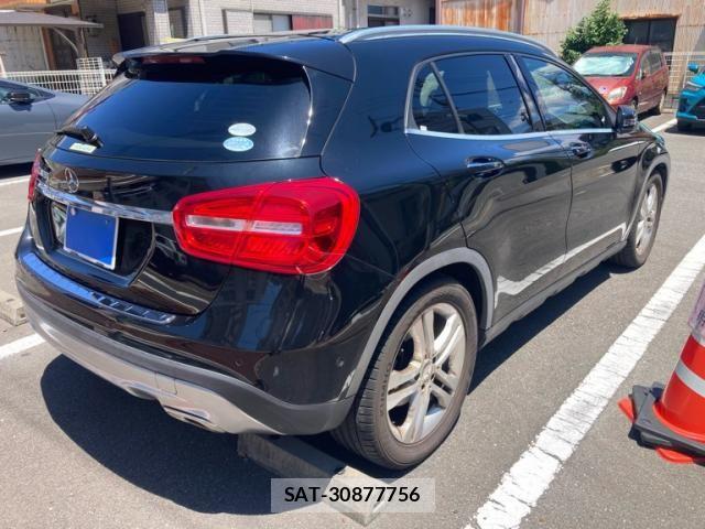 Mercedes Benz GLA-CLASS 2015-10 8245892-3