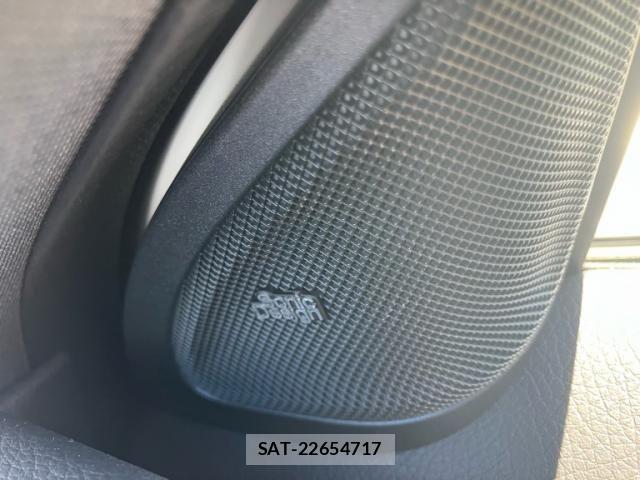 Mercedes Benz GLA-CLASS 2015-09 8245891-21