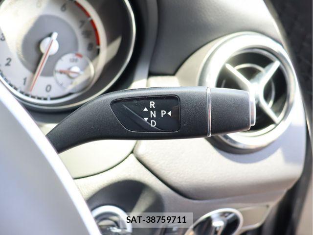 Mercedes Benz GLA-CLASS 2014-01 8315405-6