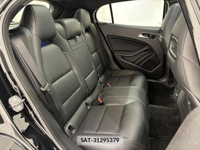 Mercedes Benz GLA-CLASS 2018-11 8525732-17