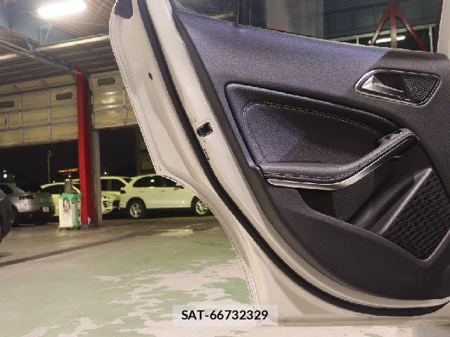 Mercedes Benz GLA-CLASS 2018-02 8562644-21