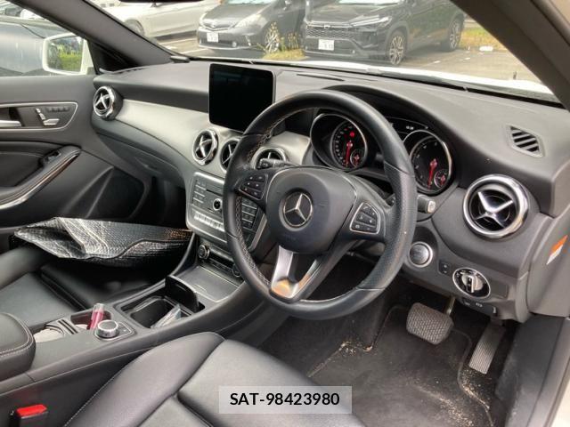 Mercedes Benz GLA-CLASS 2017-08 8562645-11