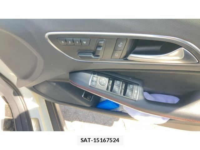 Mercedes Benz GLA-CLASS 2015-02 8743902-14