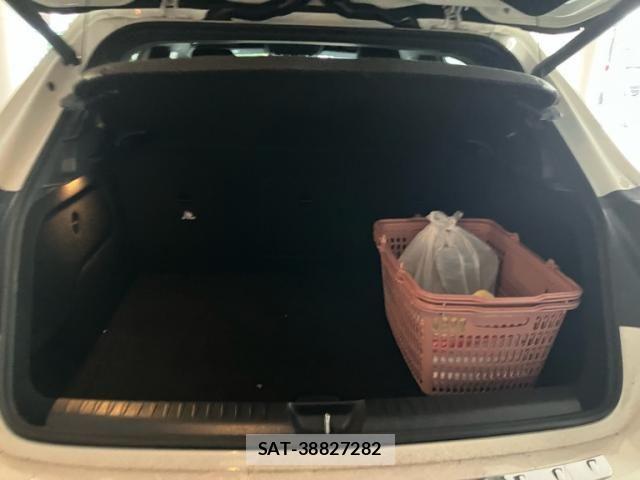 Mercedes Benz GLA-CLASS 2016-04 8781003-12
