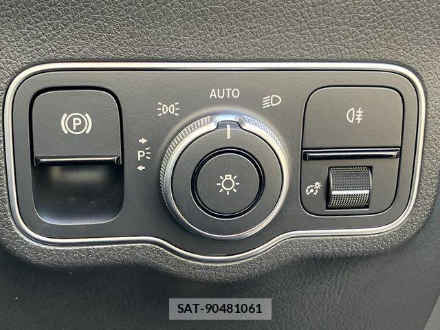 Mercedes Benz GLA-CLASS 2022-12 8871432-24