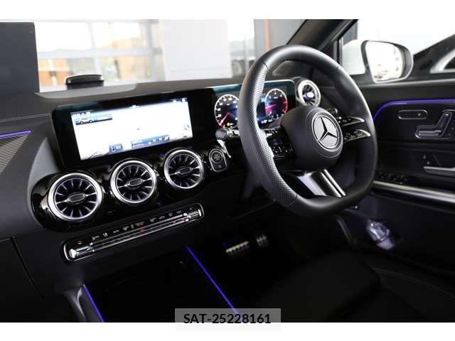 Mercedes Benz GLA-CLASS 2025-07 8880737-11