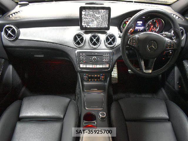 Mercedes Benz GLA-CLASS 2018-09 8880739-1