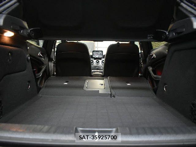 Mercedes Benz GLA-CLASS 2018-09 8880739-19