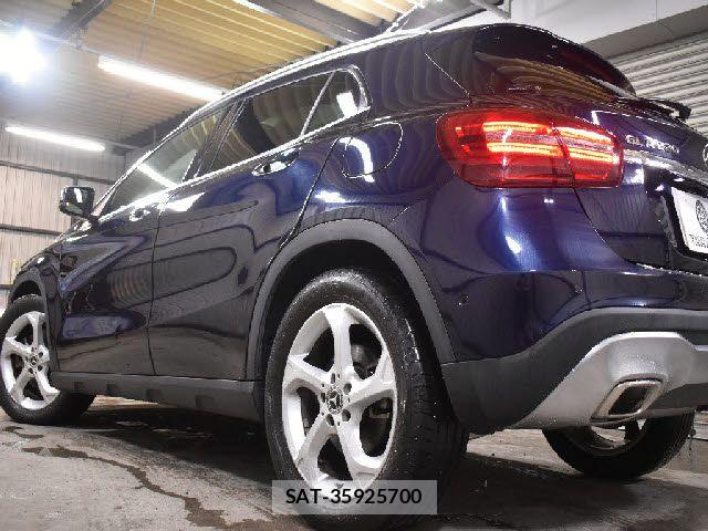 Mercedes Benz GLA-CLASS 2018-09 8880739-23