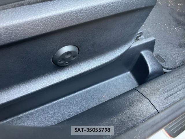 Mercedes Benz GLB-CLASS 2021-06 8880747-13