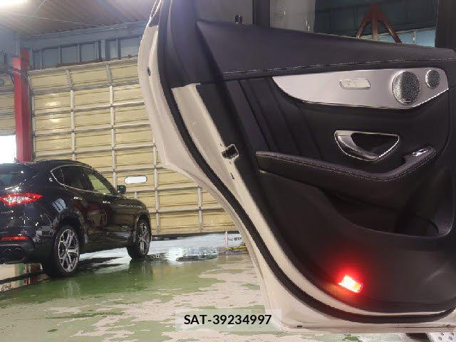 Mercedes Benz GLC-CLASS 2018-02 8830270-21