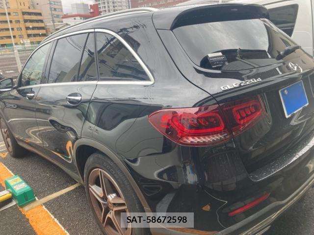 2021 Mercedes Benz GLC220d — Photo 3