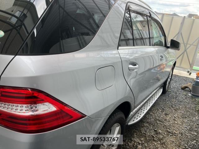 Mercedes Benz M-CLASS 2012-07 8438427-11