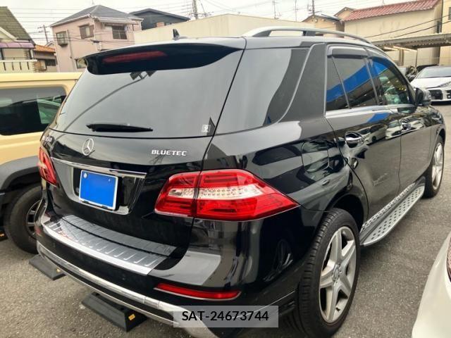 Mercedes Benz M-CLASS 2015-12 8743943-4