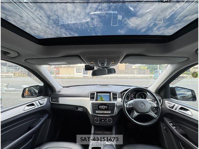 Mercedes Benz M-CLASS 2012-07 8883906-13