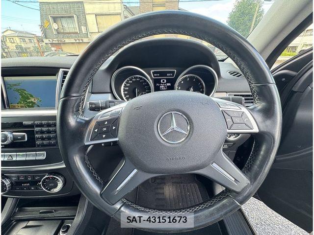 Mercedes Benz M-CLASS 2012-07 8883906-14