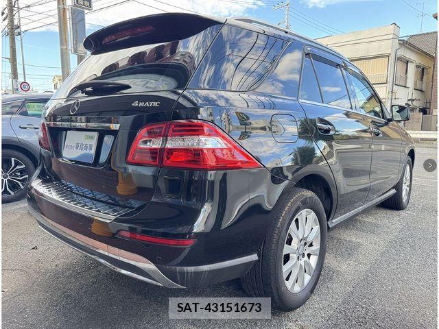 Mercedes Benz M-CLASS 2012-07 8883906-20
