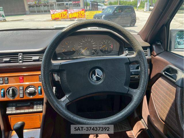 Mercedes Benz M-CLASS 1990-10 1207357-9