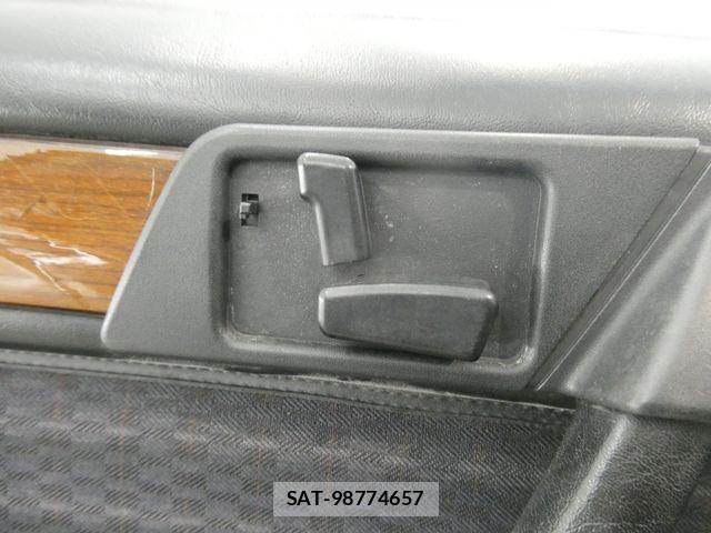 Mercedes Benz M-CLASS 1990-04 8366987-27