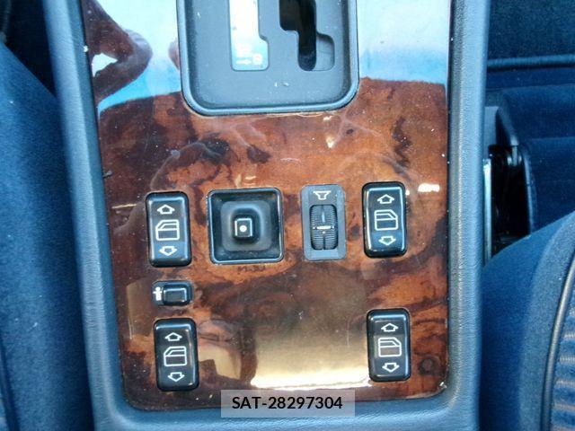 Mercedes Benz S-CLASS 1989-06 1322379-27