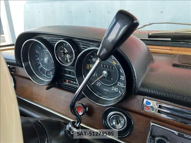 Mercedes Benz S-CLASS 1970-01 7272316-17