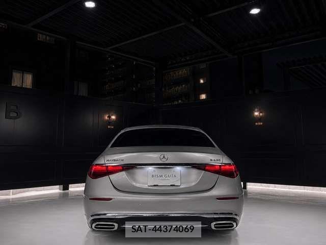 Mercedes Benz S-CLASS 2021-11 8208695-5