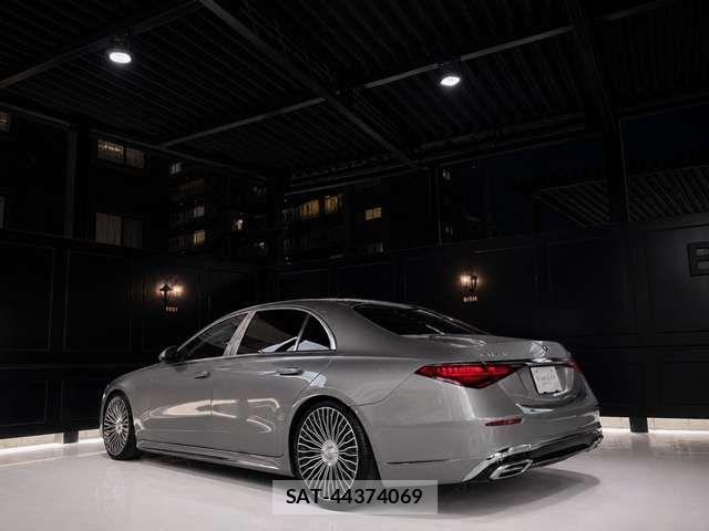 Mercedes Benz S-CLASS 2021-11 8208695-6