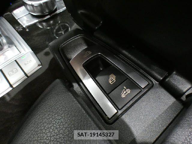Mercedes Benz SL-CLASS 2012-07 7251510-27