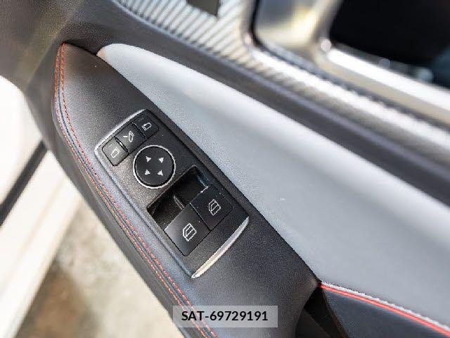 Mercedes Benz C-CLASS 2018-03 3379378-14