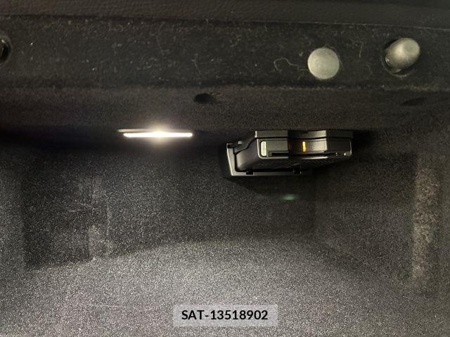 Mercedes Benz C-CLASS 2018-04 8354937-8
