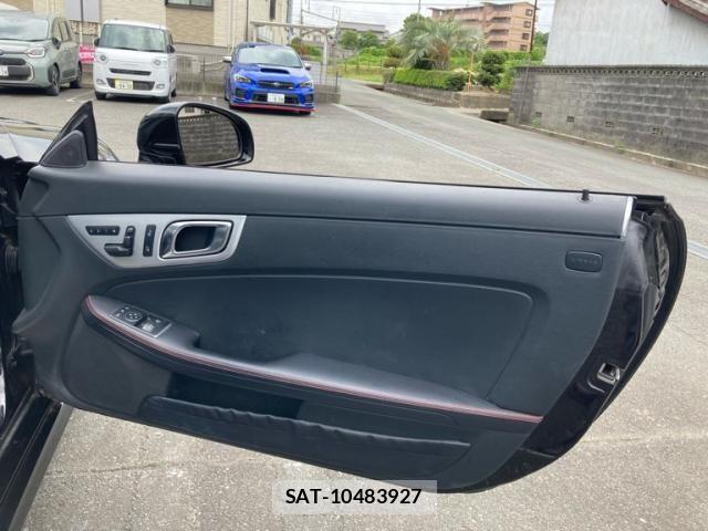 Mercedes Benz SLK 2013-02 7618077-9