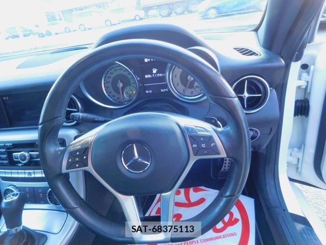 Mercedes Benz SLK 2012-02 8100427-9