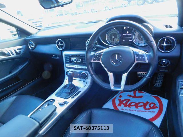 Mercedes Benz SLK 2012-02 8100427-1