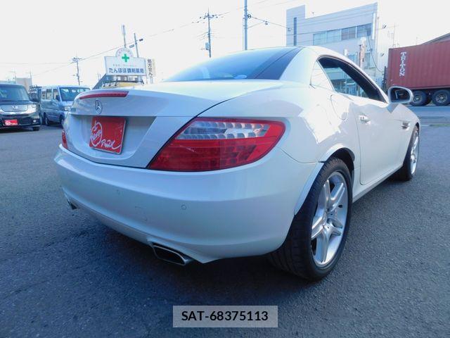 Mercedes Benz SLK 2012-02 8100427-4