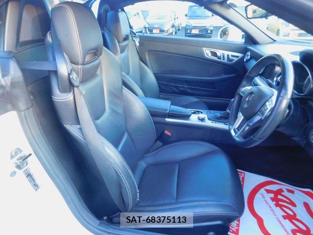 Mercedes Benz SLK 2012-02 8100427-6