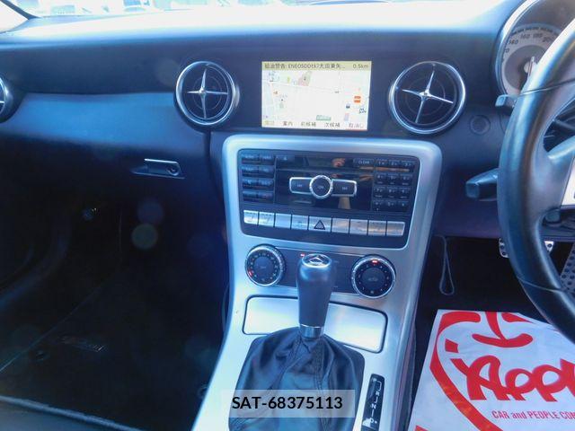 Mercedes Benz SLK 2012-02 8100427-7