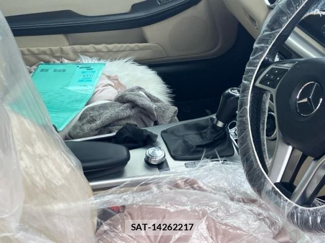 Mercedes Benz SLK 2011-09 8131219-14