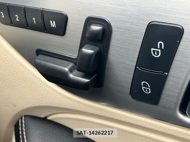 Mercedes Benz SLK 2011-09 8131219-15