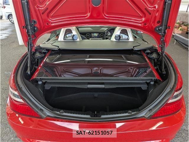 Mercedes Benz SLK 2011-08 8230795-11